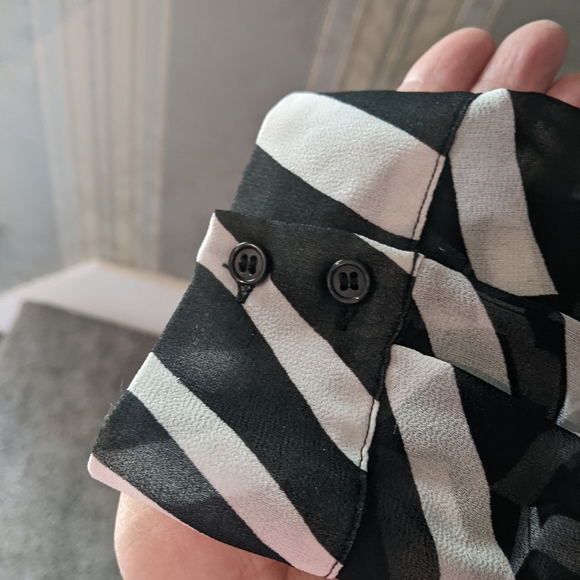 Zebra print sheer blouse perfect fo layering. In excellent condition - Picture 6 of 7